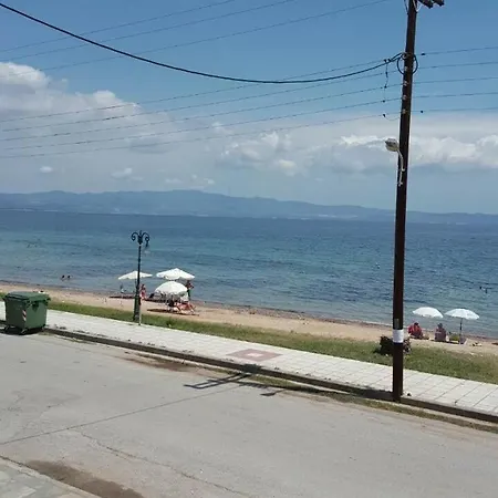 Summer House In Nea Potidaia Vakantiehuis