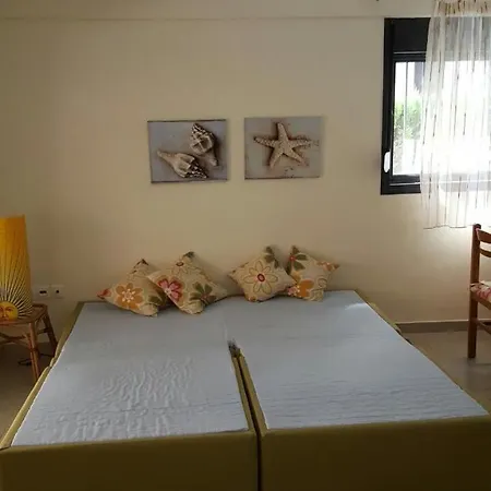 펜션 Summer House In Nea Potidaia